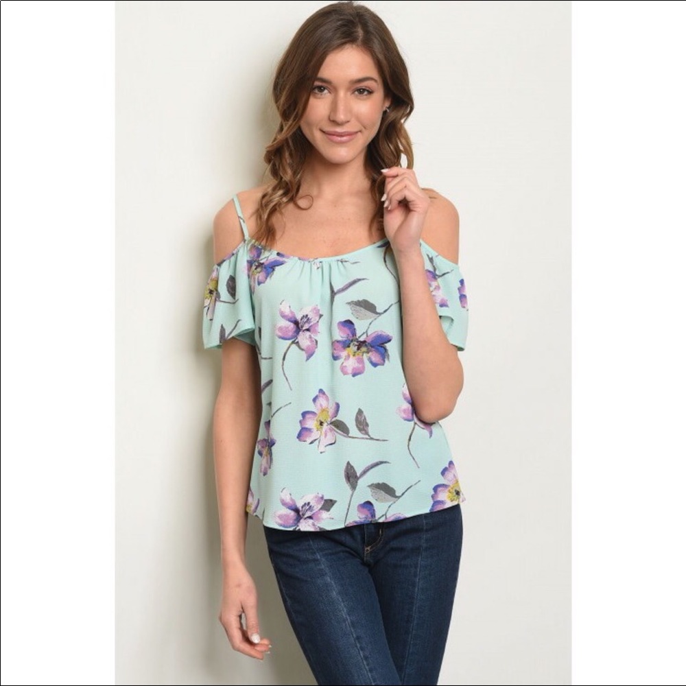 Floral off the shoulder top!